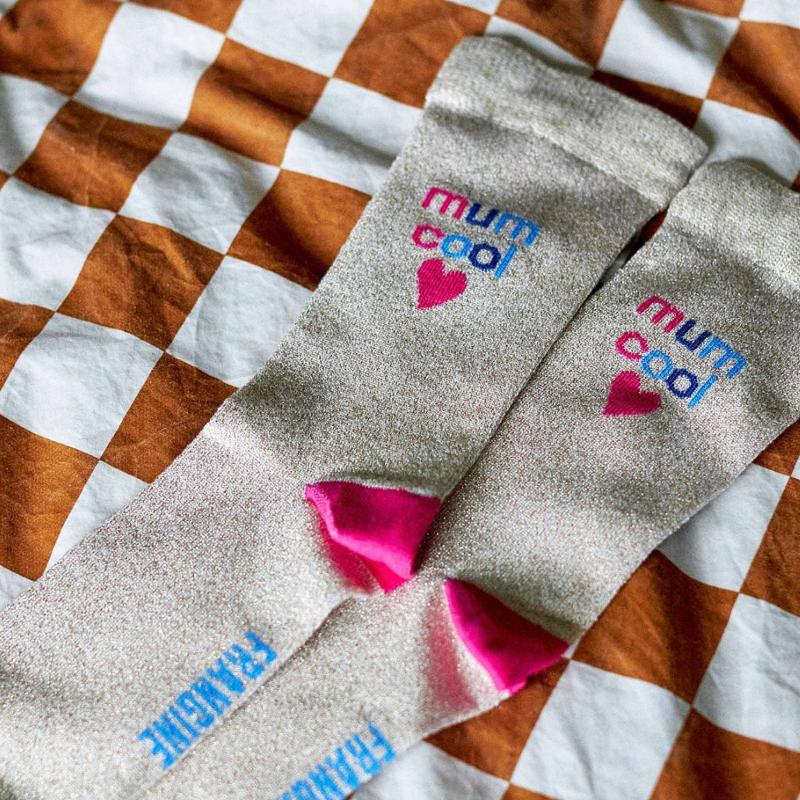 chaussettes cadeau pour maman en lurex avec inscription mum cool