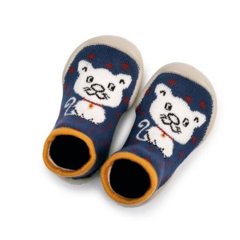 Ces chaussons-chaussettes sont parfaits moelleux et confortables pour toute la famille. Ils sont composés de fils de grandes qualités, sélectionnés pour une meilleure durabilité et un impact écologique réduit. Les chaussons Collégien disposent d'une semelle ergonomique, antidérapante, et micro-aérée. Leur semelle est souple et solide. Ils sont lavables en machine, à 30°, un ensemble d’atouts pour vous faciliter votre quotidien, des chaussons propres comme au 1er jour, dès que vous le souhaitez!