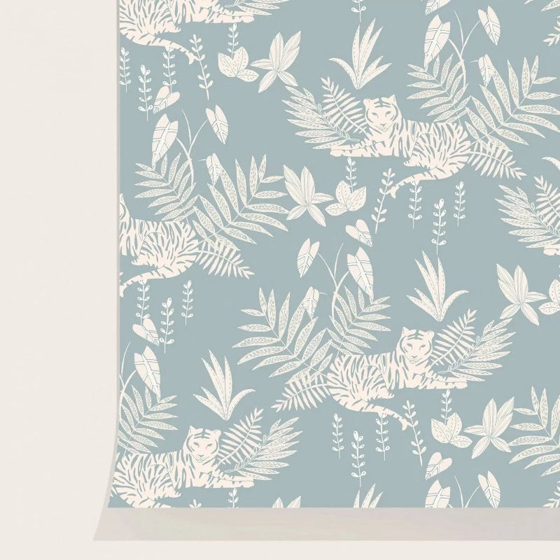 Ce papier peint intisse design aux motifs jungle de Season paper convient à toutes les pièces de la maison. Retrouvez toute la collection chez Maison Moon