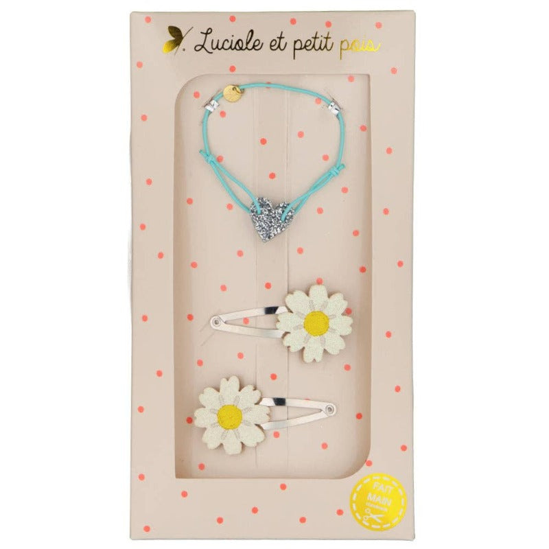 offret comprend deux barrettes fleurs (pinces clic clac 4 cm) et un bracelet menthe orné d'un cœur argent