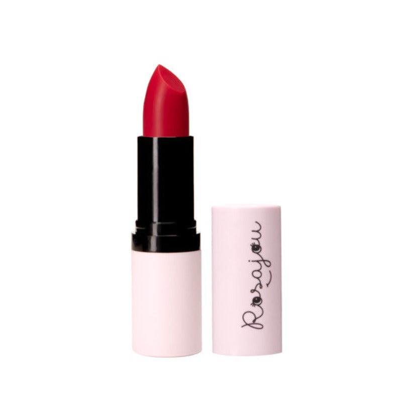 Baume à lèvres rouge MADAME, conçu spécialement pour les enfants. Un rouge à lèvres enfant trompe l'œil : rouge vif comme celui de maman ! Discret sur les lèvres avec une légère coloration mate. Utilisation : Faire un aller-retour sur chaque lèvre (sèche et saine), pincer la bouche puis admirer le résultat !