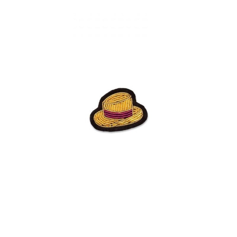 COLLECTION RIVIERA broche brodée main en forme de chapeau au nom décalé de MAFIA pour pimper votre tenue. Dessinées et brodées à la main, ces broches sont l'accessoire indispensable de l’élégance... Porteuses de messages et d’attention, elles savent séduire en toute occasion.