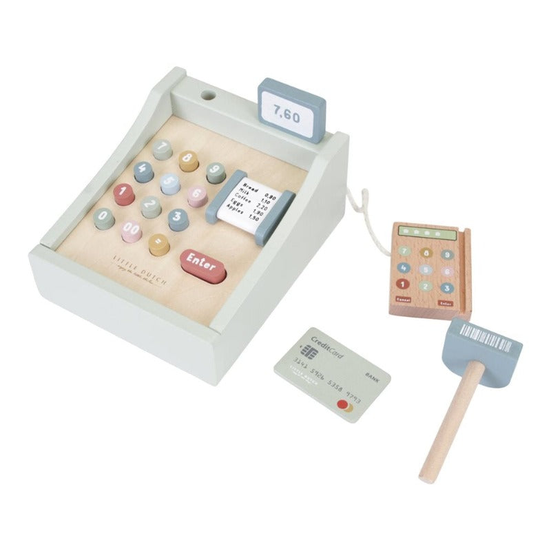 Jouons à la marchande Qui n’a jamais souhaité ouvrir sa boutique ? Avec cette caisse enregistreuse Little Dutch en bois, votre enfant scannera, appuiera sur les boutons pour obtenir le total à encaisser. Espèces ou CB ? À partir de 3 ans. Retrouvez l'ensemble de nos jouets d'imitation en boutique ou sur notre e-shop. Caractéristiques un lecteur de cartes bancaires, des pièces de monnaie et des billets dimensions : 15,8x16,5x9,5 cm Dès 3 ans. matériau : bois