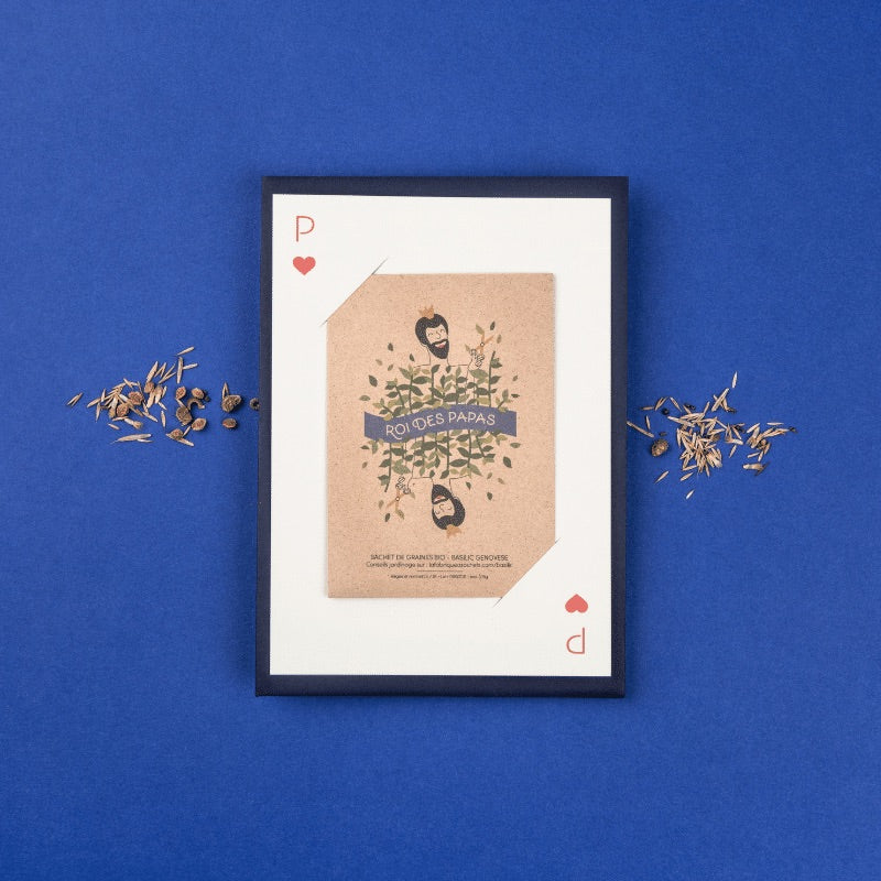 Notre carte à faire pousser, Fête des Pères, célèbre le meilleur des papas : le vôtre. Une idée originale en lieu est place du classique parfum ou du kit de rasage, offre lui une carte à planter contenant des graines de basilic genovese. Son illustration s’inspire des jeux de cartes traditionnels. Et votre papa en est le personnage principal ! C’est le plus beau, le plus fort, le plus doux, le plus attentionné, c’est l’homme de votre vie, le Roi de votre cœur.