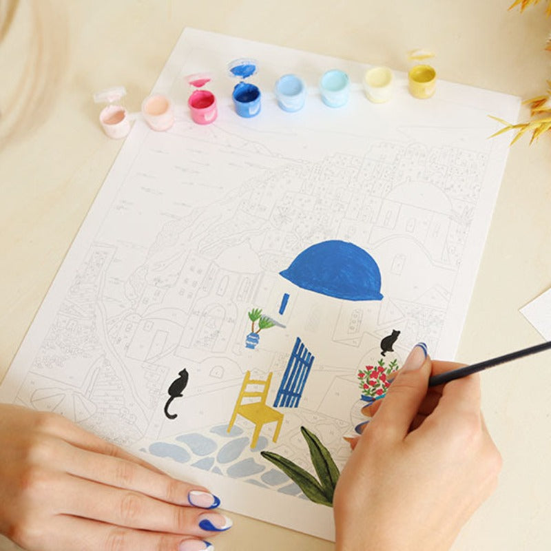 La Petite Épicerie a imaginé spécialement pour vous une jolie série de peinture au numéro, Petit pinceau. Elle vous propose cette peinture Santorini, conçue par l'illustratrice Maja Tomljanovic. Le coffret est 100% Made in France. A vos pinceaux !