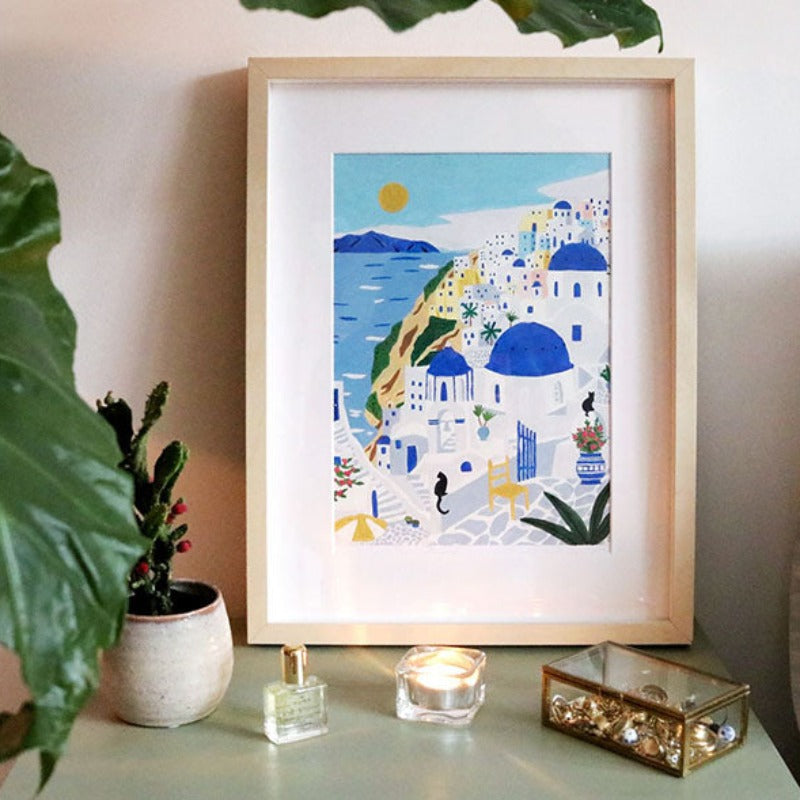 La Petite Épicerie a imaginé spécialement pour vous une jolie série de peinture au numéro, Petit pinceau. Elle vous propose cette peinture Santorini, conçue par l'illustratrice Maja Tomljanovic. Le coffret est 100% Made in France. A vos pinceaux !