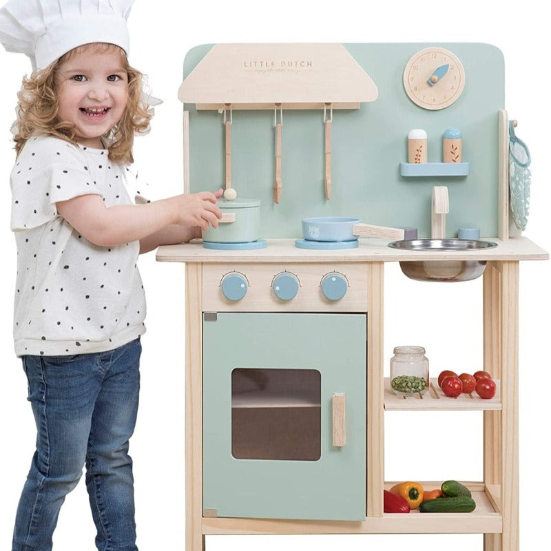 Cuisine en bois avec ses accessoires Little dutch