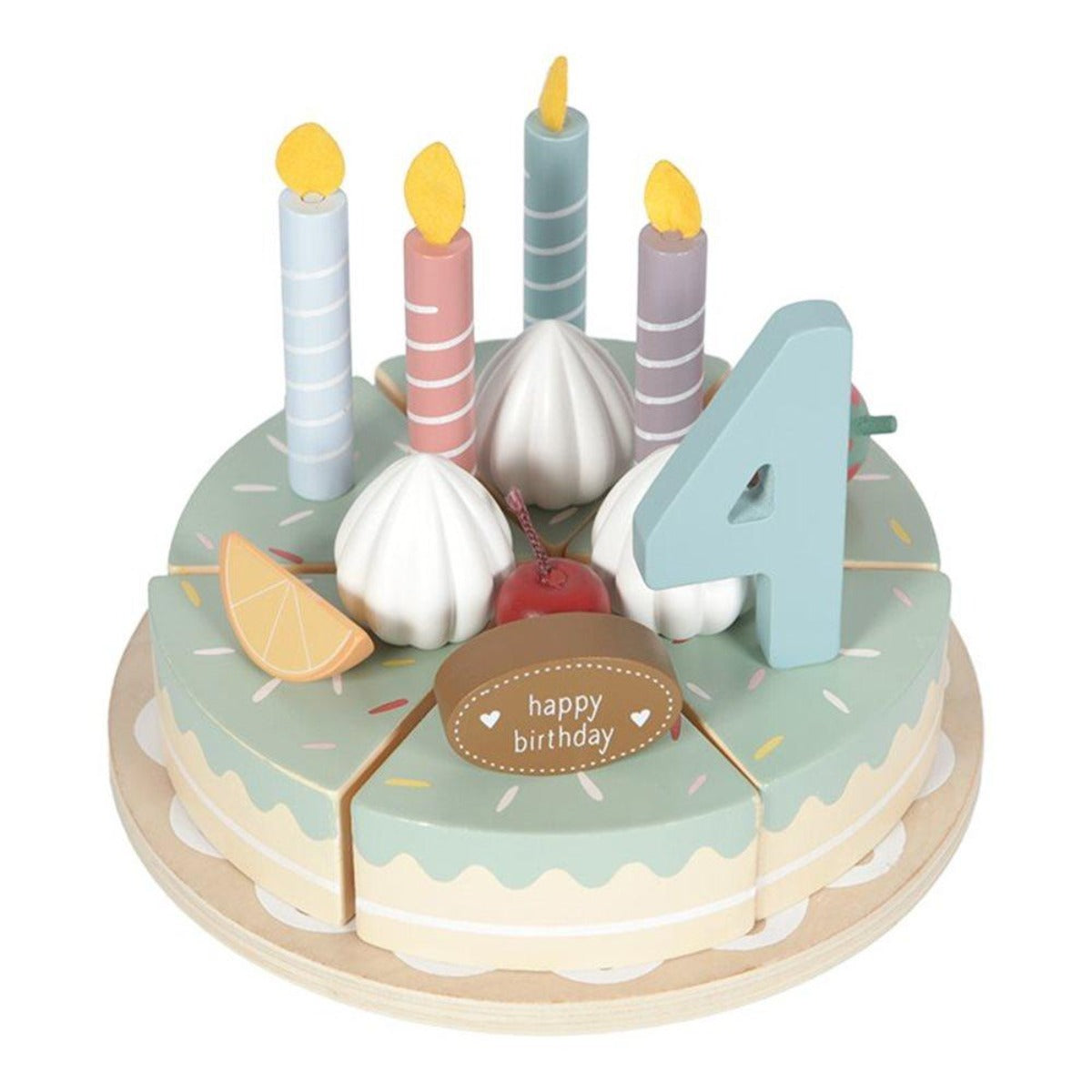 gateau d'anniversaire de la marque Little Dutch en bois. Bougies, chiffre, fruits et crème chantilly.