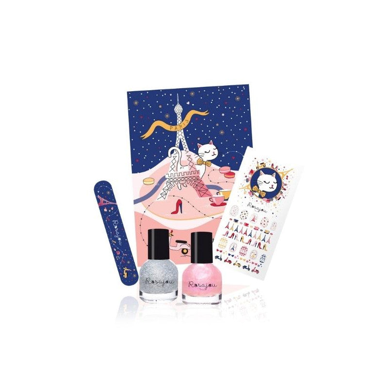 Un coffret pour les petites coquettes ! Dans ce joli kit vous trouverez deux vernis, une planche de tatouage, une lime à ongle et une carte postale.