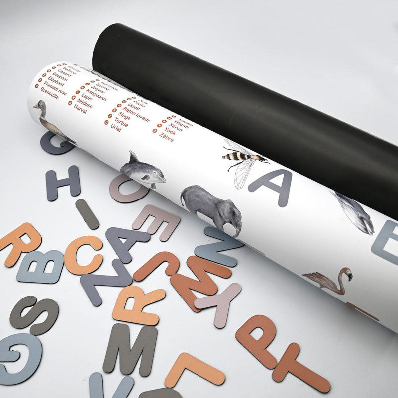 Entrez dans l’univers des mots et des sons avec le kit tableau magnétique abécédaire des animaux. Il saura vous apprendre l’alphabet tout en jouant !