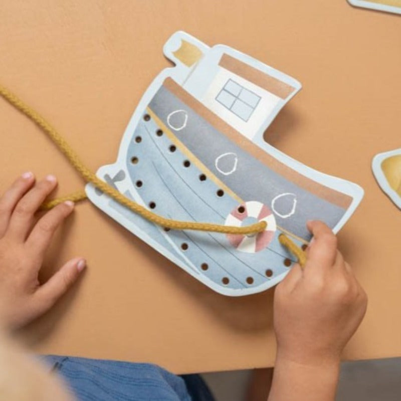 Cartes à lacer