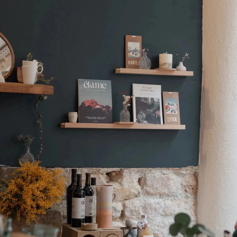 étagère à rainure pour y disposer cadres, photos, bibelots, déco. fabriqué en Normandie artisanalement en chataignier