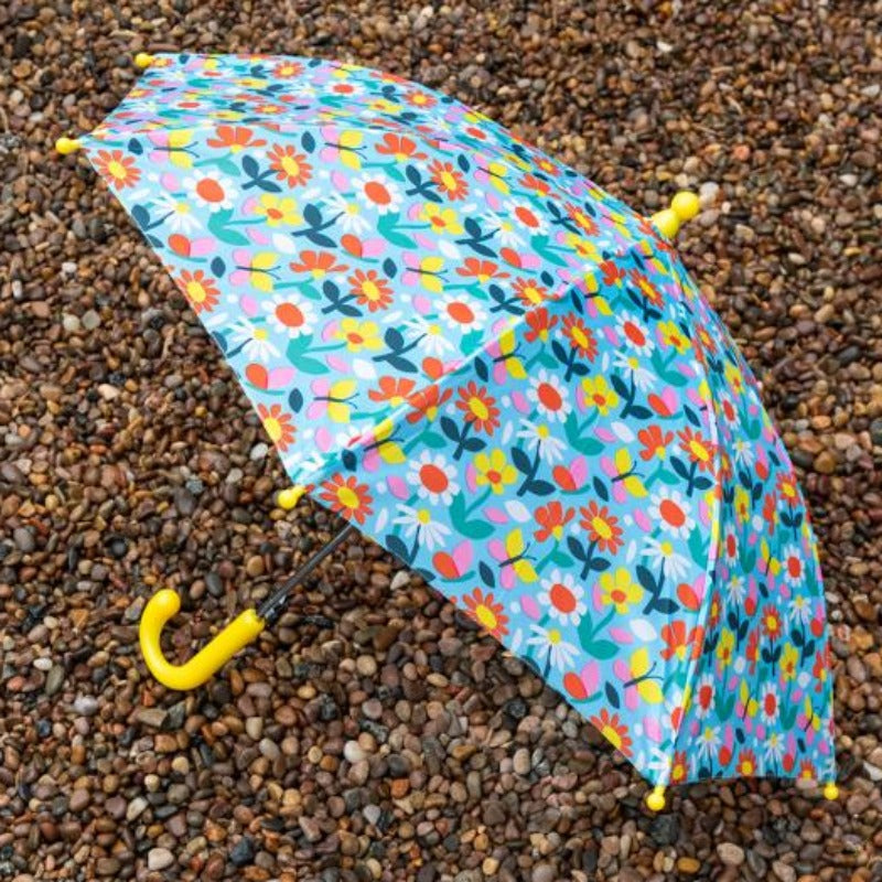 Facile à utiliser, ce parapluie léger est idéal pour les petits aventuriers