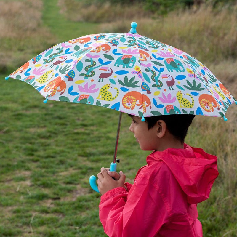 Facile à utiliser, ce parapluie léger est idéal pour les petits aventuriers
