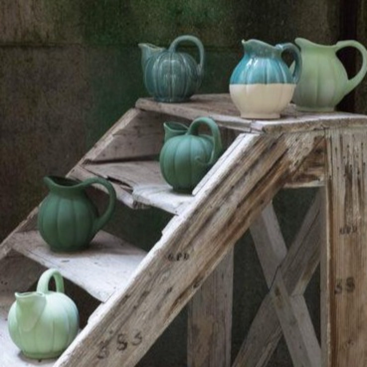 Modèle melon est en haut au milieu, créé et fabriqué par la Manufacture de Digoin. disponible en modèle orage ou vert de gris.