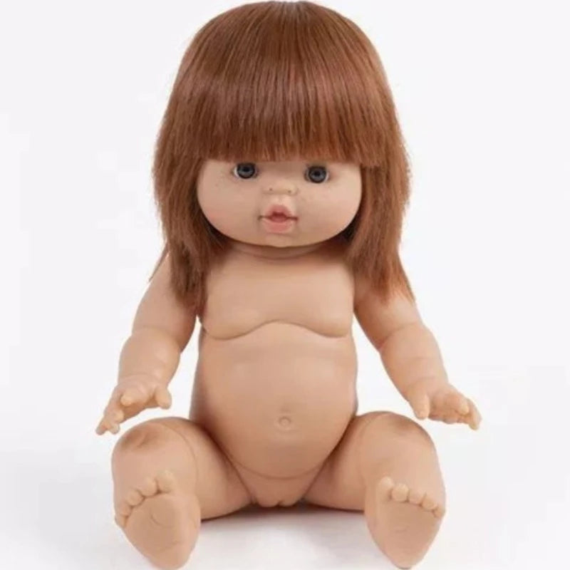 Poupée Capucine cheveux roux aux yeux bleus. exclusivité Minikane.