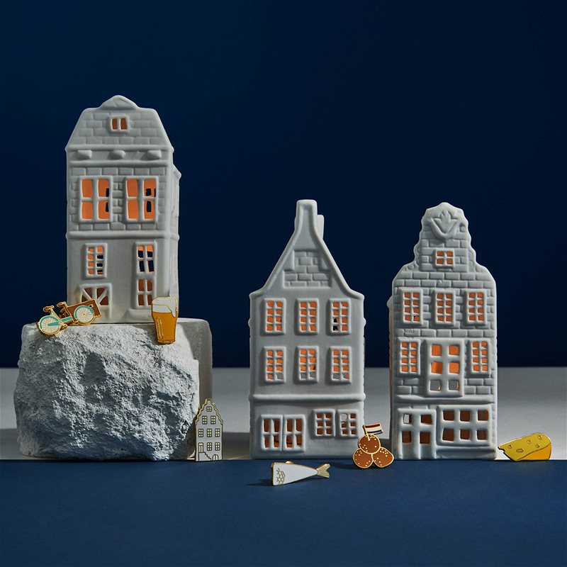 Maison illuminées avec une lumière chauff-plat.