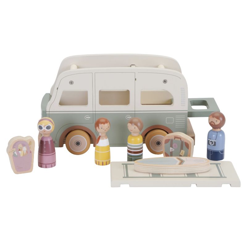 Van rétro Little dutch en bois. Comprenant un van, 4 figurines, une planche de surf, un panier, une valise et une table.