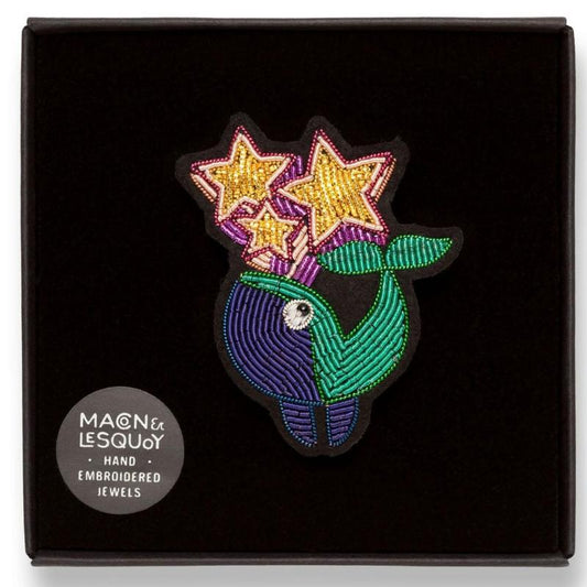 Broche brodée main - Baleine Festive