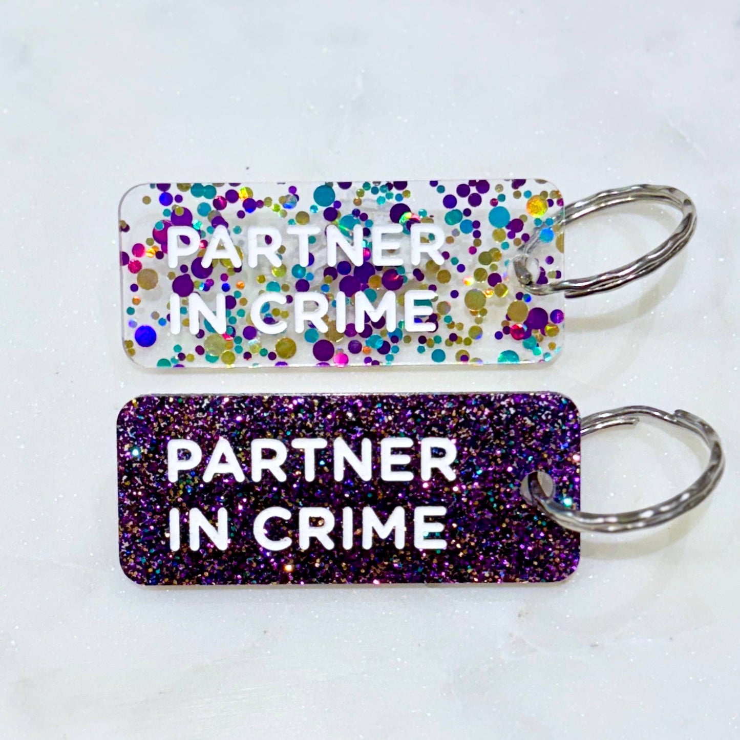 PARTNER IN CRIME Porte-clés à paillettes