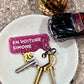 EN VOITURE SIMONE Porte-clés à paillettes
