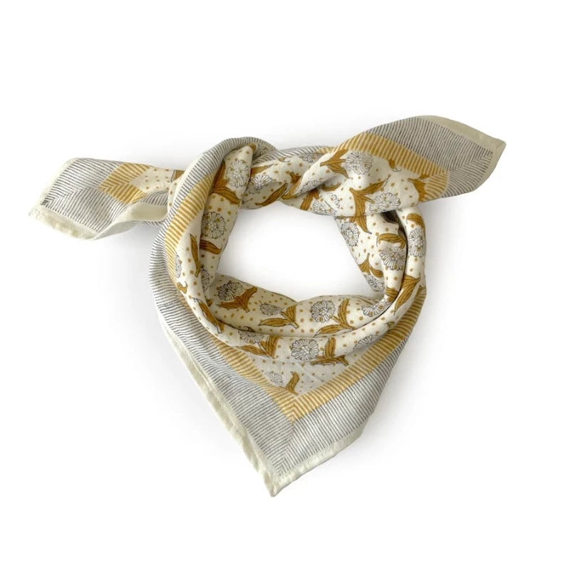 Petit foulard de 50x50cm fleurs surs fond blanc 