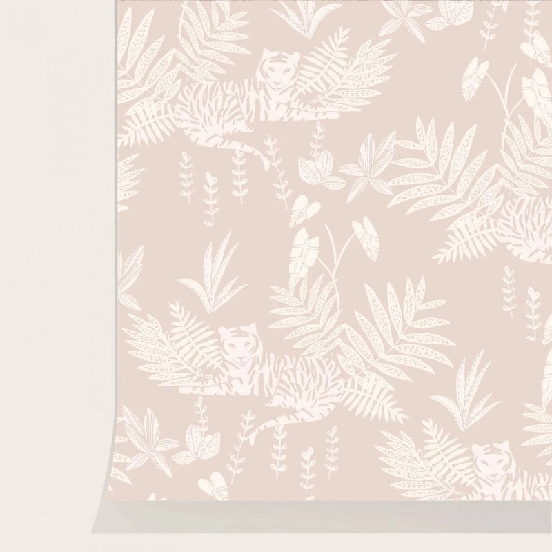 Ce papier peint intisse design aux motifs jungle de Season paper convient à toutes les pièces de la maison. Retrouvez toute la collection chez Maison Moon