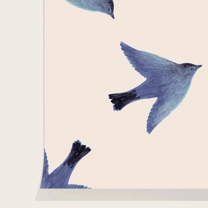 Ce papier peint intisse design aux motifs oiseaux de Season paper convient à toutes les pièces de la maison. Retrouvez toute la collection chez Maison Moon