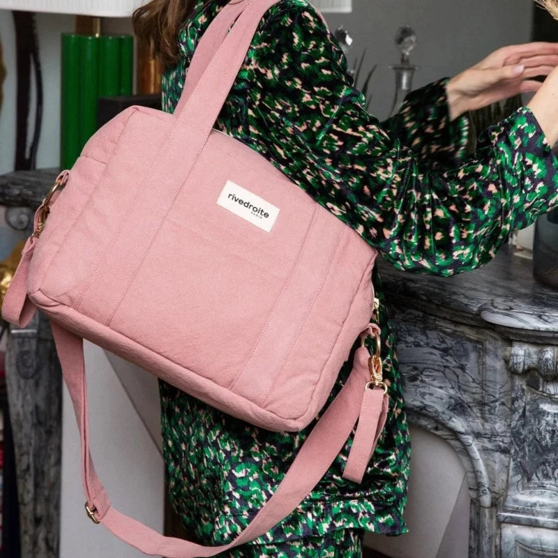 Nouveauté chez Rive Droite : Darcy l'anti-sac à langer Bois de rose se décline désormais en version Mini ! Plus petit et plus compact. 