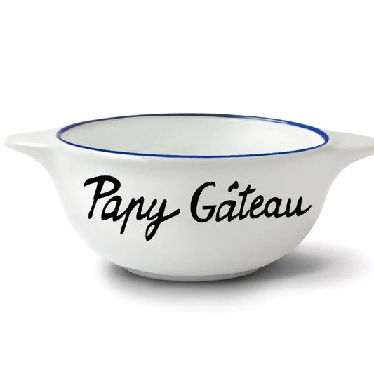 Fabriqué en Bretagne à Pornic, le fameux bol breton Pied de Poule revisite avec humour un classique de la vaisselle du petit-déjeuner commi ici le tendre mot PAPY GÂTEAU
