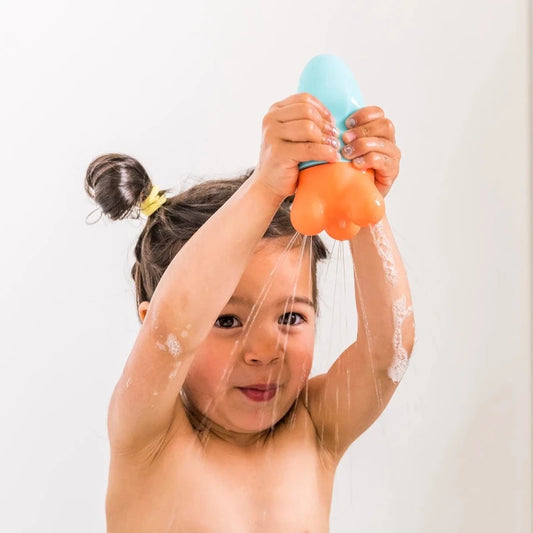 Transformez votre bain en une aventure plus fun avec les jouets de bain Quut. Stimulez l’imagination de vos enfants, enrichissez leur vocabulaire, améliorez leur capacité à produire des sons et aidez-les à développer leur motricité !
