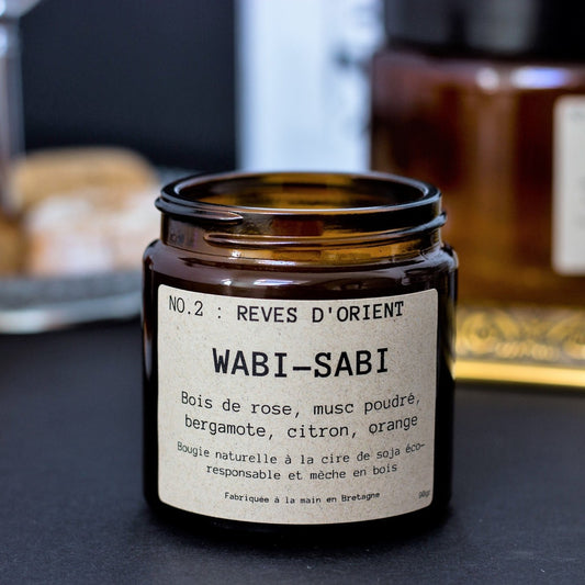 Les bougies Wabi-Sabi sont fabriquées dans un petit atelier à la main en Bretagne par un artisan. Chaque bougie nous embarque pour un long voyage à la découverte de nouvelles contrées 