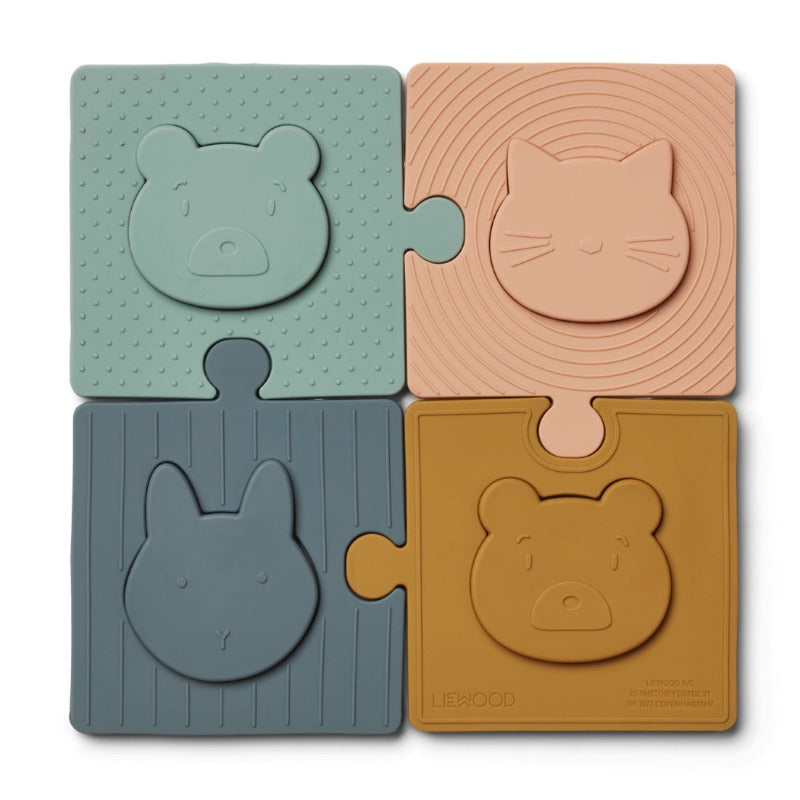 autre face du puzzle, Puzzle bodil liewood en silicone, puzzle de 4 pièces avec ' forme d'animaux à encastrer. Chaue face de puzzle à des textures différentes.