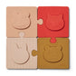 Autre face du puzzle bodil avec d'autres textures. Liewood en silicone, puzzle de 4 pièces avec 4 formes d'animaux à encastrer.