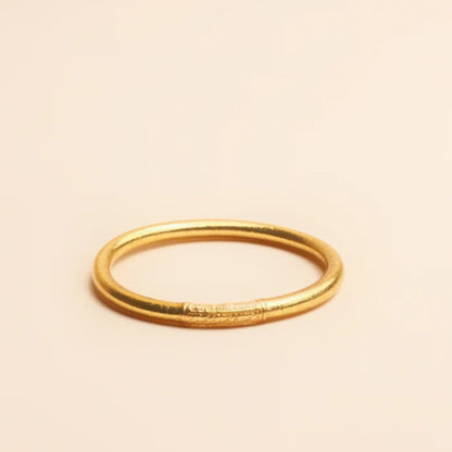 Shan-Shan Paris propose des bracelets bouddhistes.  Kumali est un assemblage de feuilles d'or, scellées grâce à une prière de protection et des huiles sacrées, gravés de mantras : porte-bonheur et d’amour.  Jouez l'accumulation avec ces bracelets légers, souples, confortables, imperméables et résistants au temps.  Il existe différents modèles tressé, double tressé, twisté, fin, épais disponibles en boutique ou sur notre e-shop. 