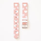 Bracelet motif coeurs blancs sur fond rose. Bracelet a associé avec le cadran nombres montre Twistiti.