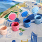 La Petite Épicerie a imaginé spécialement pour vous une jolie série de peinture au numéro, Petit pinceau. Elle vous propose cette peinture Santorini, conçue par l'illustratrice Maja Tomljanovic. Le coffret est 100% Made in France. A vos pinceaux ! 