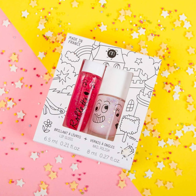 Coffret pour enfant contenant 2 produits 100% fun : 1 vernis rose pailleté Polly + 1 brillant à lèvres à la framboise. - 54% d'eau dans la formule du vernis à ongles, qui part avec de l'eau tiède savonneuse. - Incolore et fruité, le gloss a des vertus hydratantes (97% d’ingrédients d’origine naturelle).