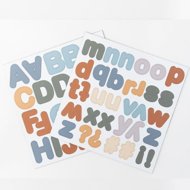 Grâce aux Magnets Alphabet, votre enfant va pouvoir apprendre tout en s'amusant ! 125 lettres majuscules et minuscules aimantées pour former ses premiers mots sur un tableau magnétique ou un frigo.