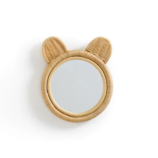 Craquez pour ce petit miroir en rotin KIDOOZ.  Parfait pour décorer la chambre de vos minis.  Caractéristiques  Dimensions : 20x28 cm Matériaux : Rotin