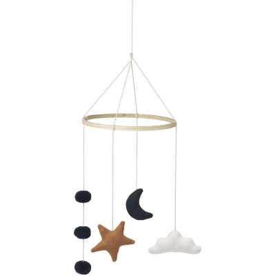 présentation du mobile Melissa de Liewood, modèle stargaze, 1 étoile, 1 lune, un nuage et des 3 pompons. 