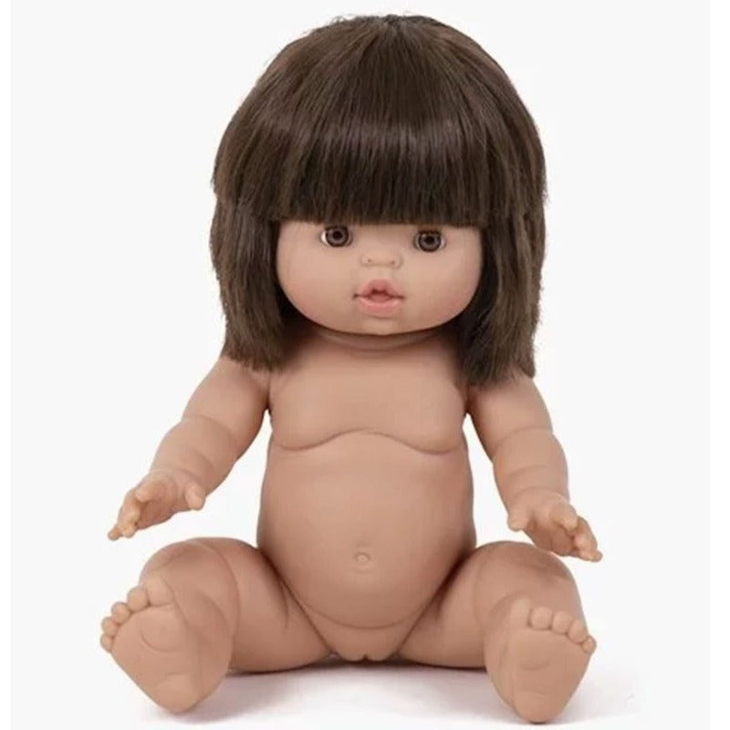poupée fille Jeanne de paola reina distribuée par Minikane. Poupée avec cheveux de type africain aux yeux marrons et aux cheveux marrons.