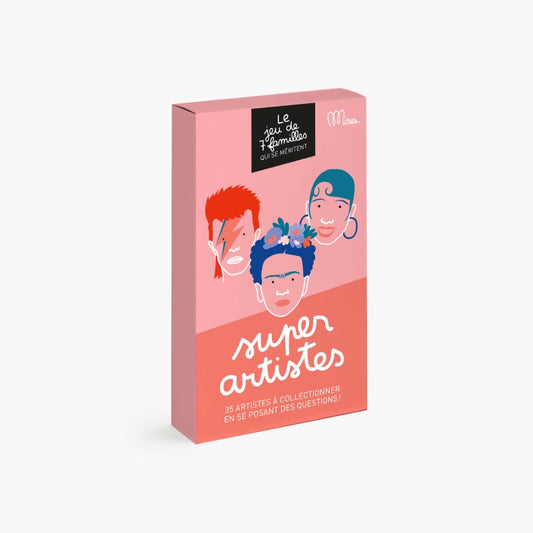 Un jeu de 7 familles pour jouer et apprendre des choses tout en s'amusant 35 célébrités/artistes tous plus incroyables les uns que les autres Des questions pour les découvrir et d'autres pour VOUS découvrir Une manière vraiment amusante de découvrir des célébrités des arts majeurs Un super jeu pour passer un chouette moment en famille ! Chaque carte propose 1 QCM rigolo, et une question ouverte à se poser à soi-même ou un défi sympa à relever.  Quelle(s) famille(s) allez-vous remporter ?