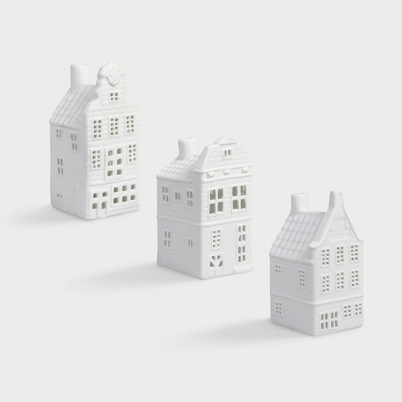 Présentation des 3 modèles de maison canal d'Amsterdam en porcelaine.